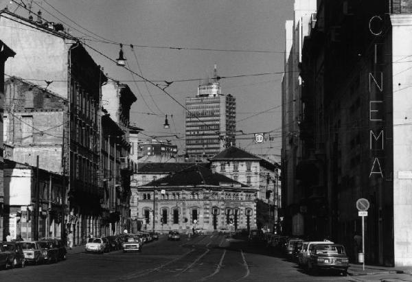 Milano - viale Pasubio - edificio delle ex-cucine economiche - grattacielo di piazza Repubblica