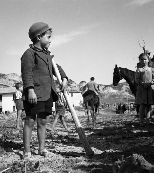 Italia del Sud. Calabria - campagna - braccianti - bambino