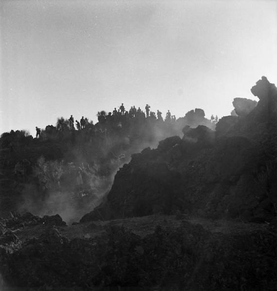 Italia del Sud. Sicilia - eruzione dell'Etna - pendici del vulcano - fuoriuscite di gas