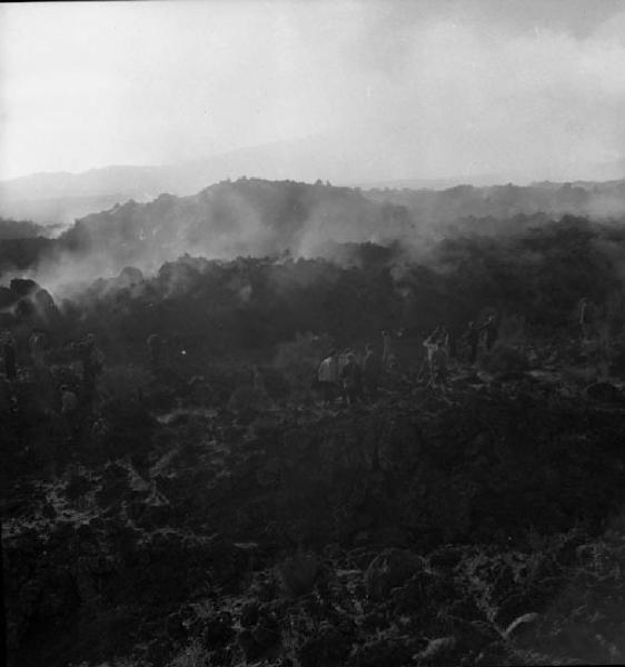 Italia del Sud. Sicilia - eruzione dell'Etna - pendici del vulcano - fuoriuscite di gas