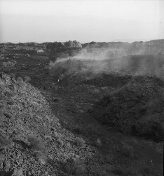 Italia del Sud. Sicilia - eruzione dell'Etna - lava raffreddata - fuoriuscite di gas