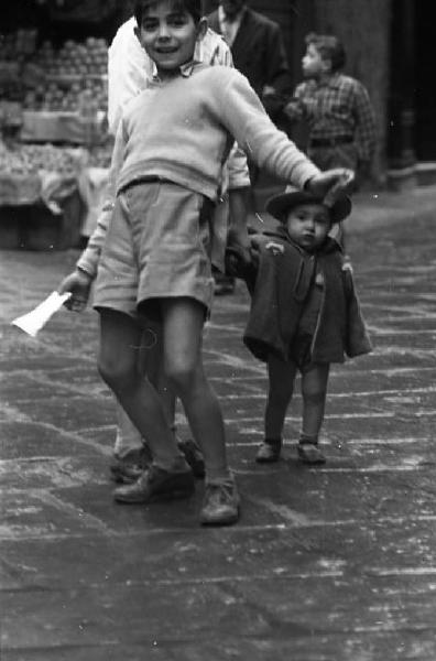 Italia del Sud. Napoli - ritratto di coppia - bambini