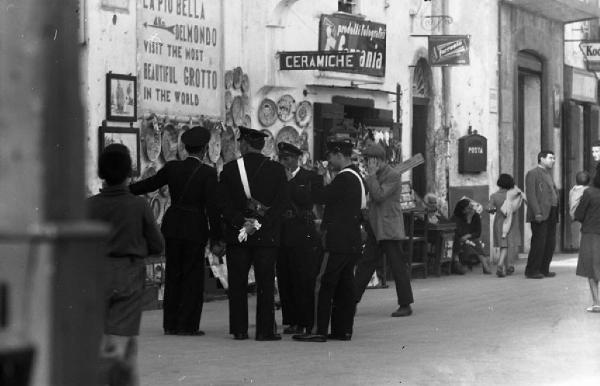 Italia del Sud. Positano - carabinieri