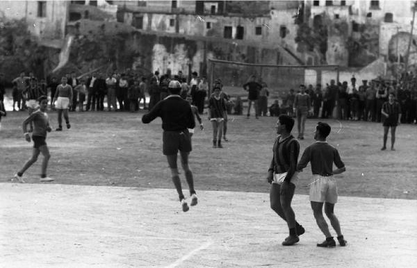 Italia del Sud. Positano - partita di pallone