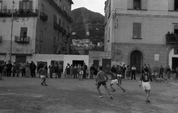 Italia del Sud. Positano - partita di pallone