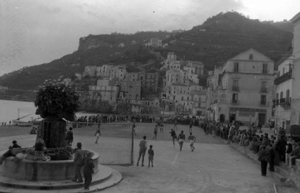 Italia del Sud. Positano - partita di pallone