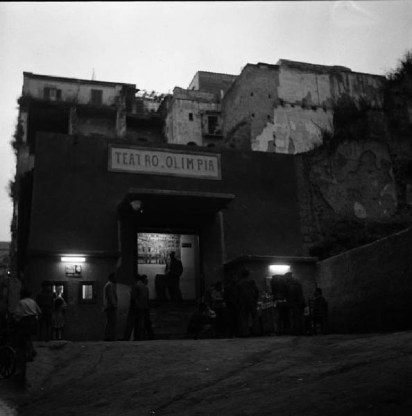 Italia del Sud. Napoli - Teatro Olimpia - ingresso