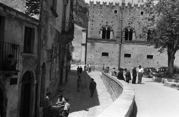 Italia del Sud. Taormina - scorcio urbano - palazzo Duca di Santo Stefano