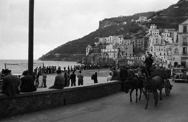 Italia del Sud. Positano - lungomare - carrozza