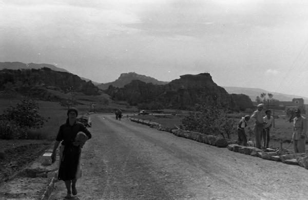 Italia del Sud. Calabria - strada extra-urbana