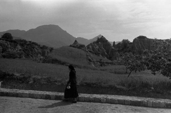 Italia del Sud. Calabria - strada extra-urbana