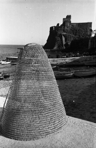 Italia del Sud. Aci Castello - nassa