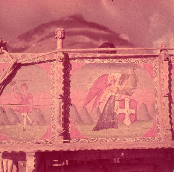 Italia del Sud. Taormina - carretto siciliano - sponda (masciddàru) decorata - scacco con rappresentazione dell'arcangelo Michele