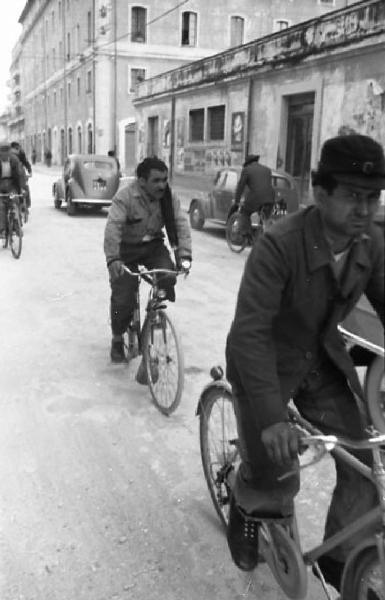 Italia del Sud. Terni - abitanti in bicicletta