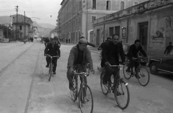 Italia del Sud. Terni - abitanti in bicicletta