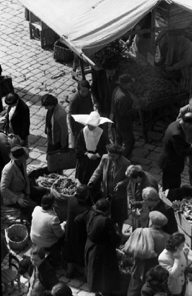 Italia del Sud. Terni - mercato all'aperto