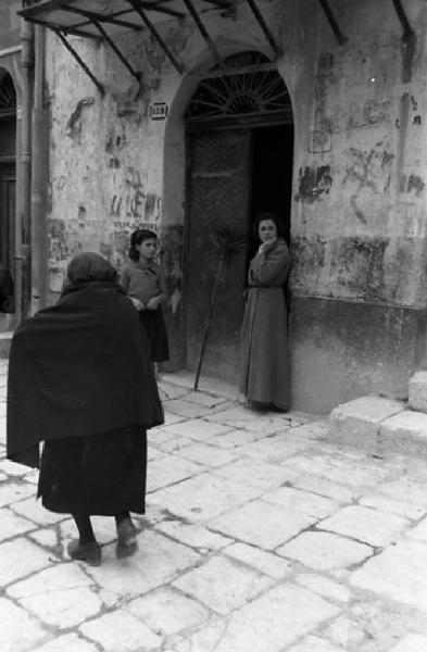 Italia del Sud. Piana degli Albanesi - donne