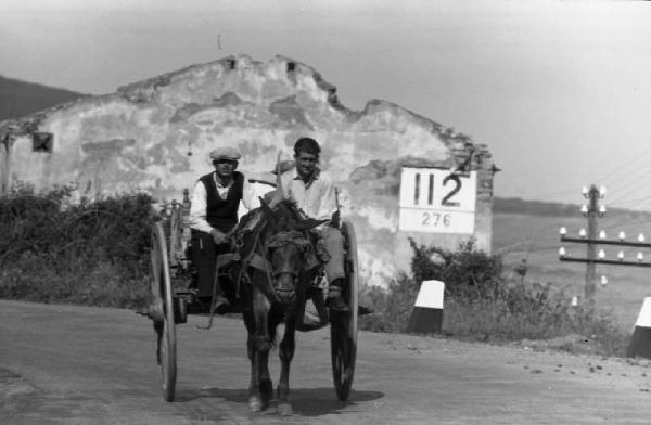 Italia del Sud. verso Messina - carretto siciliano