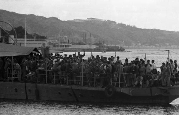 Italia del Sud. Messina - traghetto carico di passeggeri