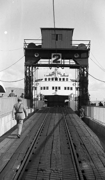 Italia del Sud. Messina - traghetto - imbarco ferroviario