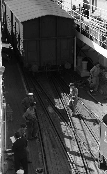 Italia del Sud. Messina - porto - imbarco ferroviario - vagone