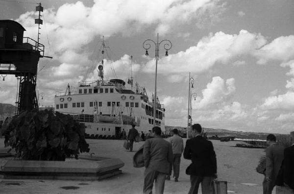 Italia del Sud. Messina - porto - imbarco dei traghetti