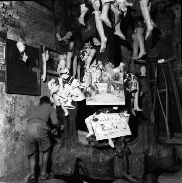 Italia del Sud. Palermo - santuario di Santa Rosalia - ex-voto