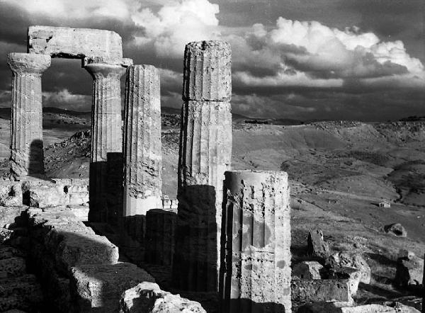 Italia del Sud. Sicilia - Valle dei Templi - tempio di Giunone - colonne