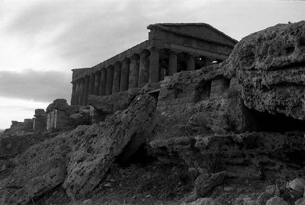 Italia del Sud. Sicilia - Valle dei Templi - tempio della Concordia