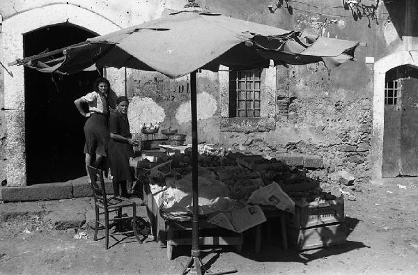 Italia del Sud. Catania - bancarella di frutta