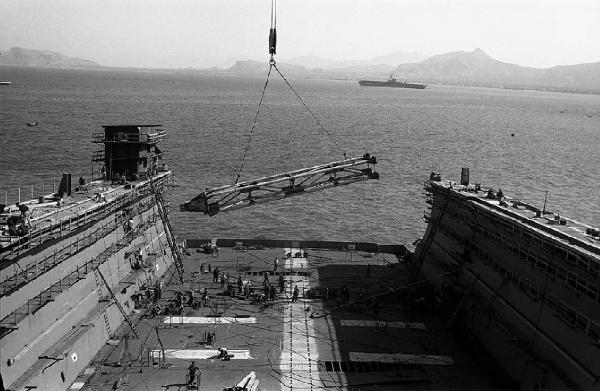 Italia del Sud. Sicilia - cantiere navale - costruzione di una nave