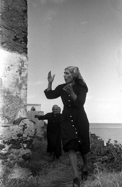 Italia del Sud. Sicilia - Isole Eolie - isola di Stromboli - isolane - donne