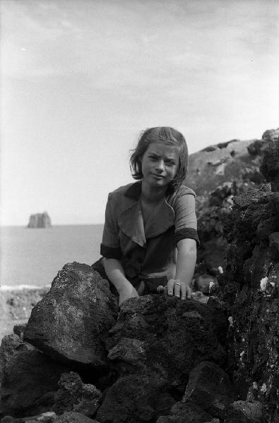 Italia del Sud. Sicilia - Isole Eolie - isola di Stromboli - ritratto femminile - isolana - ragazza