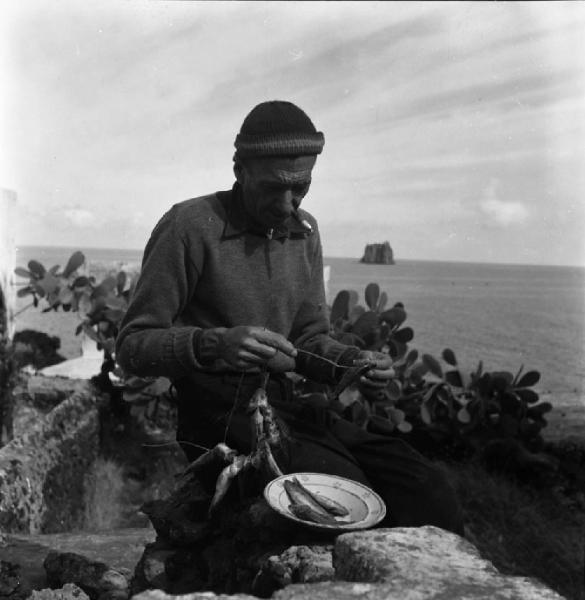 Italia del Sud. Sicilia - Isole Eolie - isola di Stromboli - San Vincenzo - ritratto maschile - pescatore