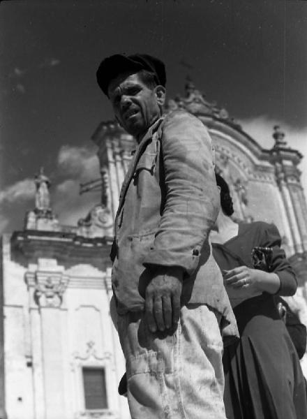 Italia del Sud. Matera - ritratto maschile - uomo con cappello