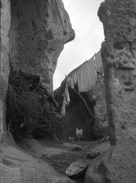 Italia del Sud. Matera - sasso caveoso - lenzuola stese