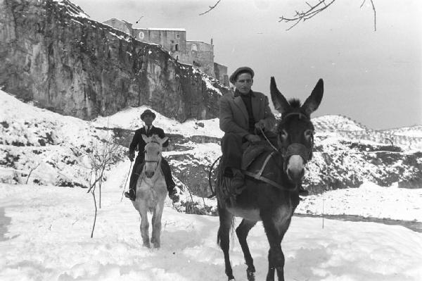 Italia del Sud. Italia Magica - Calabria, Cosenza - Fiume Busento - Adolfo Greco - Giuseppe Belfiore - Asino