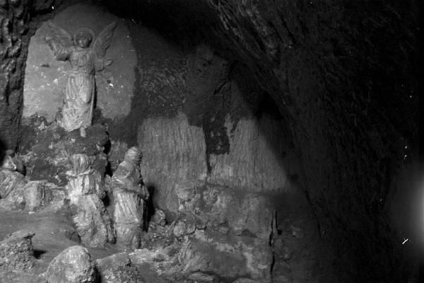 Italia del Sud. Italia Magica - Calabria - Pizzo Calabro - Grotta di Piedigrotta - tufo