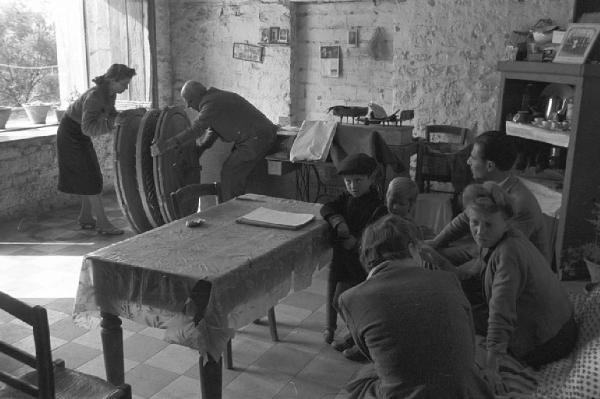 Italia del Sud. Italia Magica - Campania - Benevento - Domenico Culicigno e famiglia - moto perpetuo - ruota - particelle metalliche -