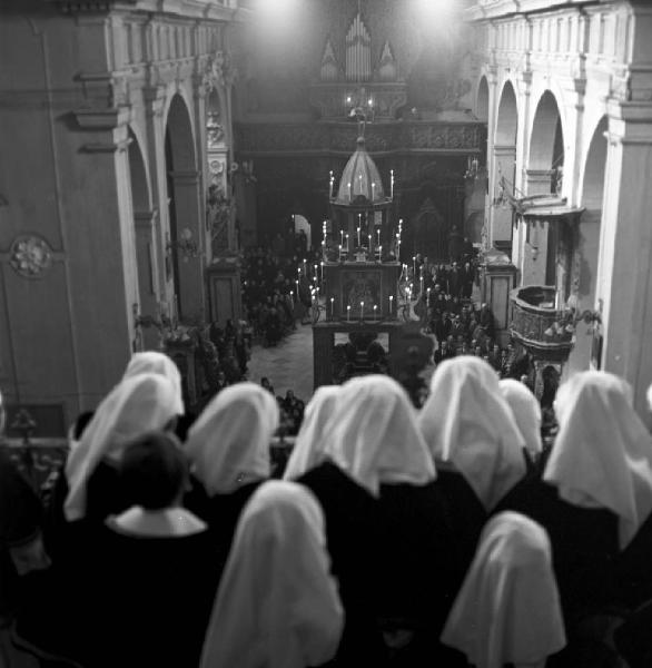 Italia del Sud. Italia Magica - Puglia - Putignano - chiesa - funerale - Castellana