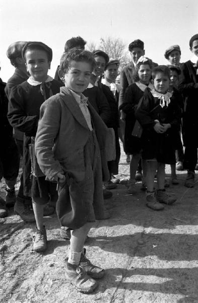 Italia del Sud. Cosenza - Ghiandaro - campagna - scuola - bambini - studenti - cascina