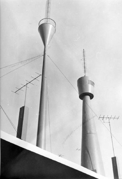 Milano panorami: Milano centro. Milano - Fiera Campionaria 1959: Padiglione Telescuola - Antenne