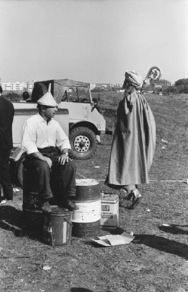 Campagna romana - sul set del film "La ricotta" - pausa durante le riprese - attori e lavoranti