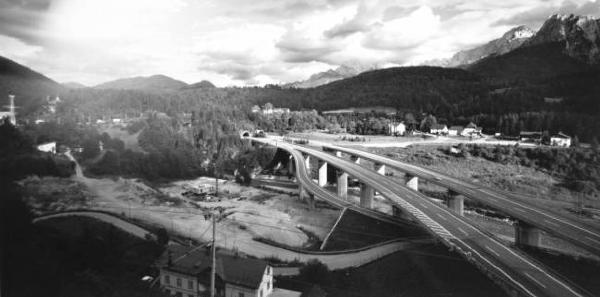 Tarvisio - paesaggio montano - svincolo autostradale