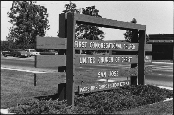San José - insegna della chiesa della congregazione delle "United Church of Christ"
