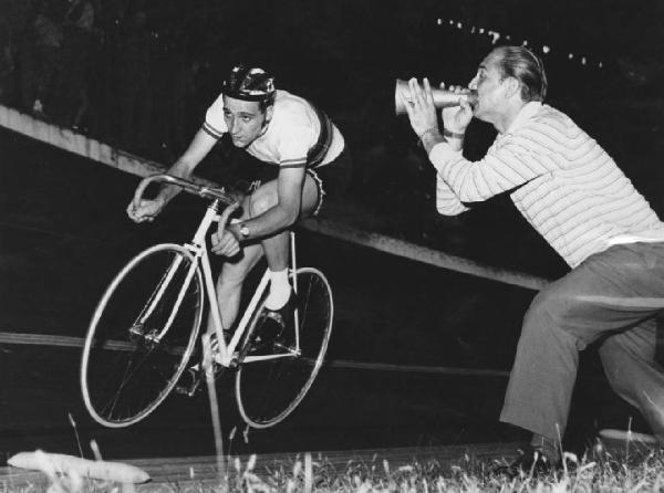 Milano - Velodromo Vigorelli - Ritratto maschile: ciclista Roger Riviere - Record dell'ora