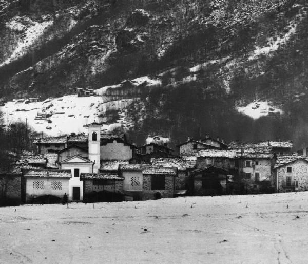 Paesaggio innevato - borgo