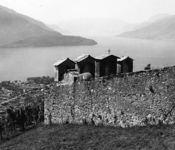 Paesaggio lacustre - cimitero - muro di cinta