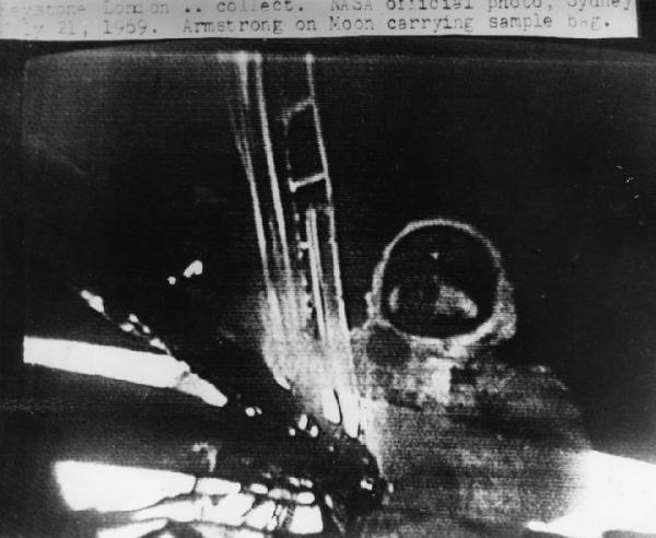 Base della Tranquillità - l'astronauta americano Neil Amstrong sbarca sulla luna
