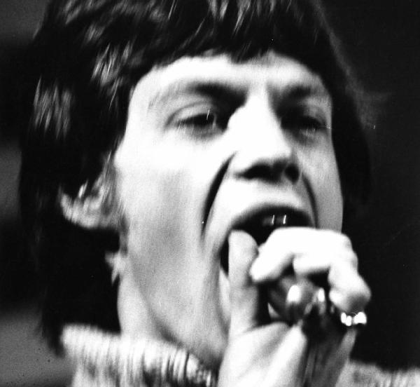 Il cantante rock Mick Jagger durante un concerto